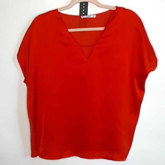 Mango Basics low V-neck Top Sz Oversized Med - Picture 2 of 4